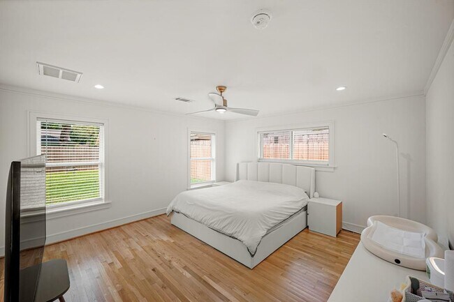 Building Photo - 5630 Lymbar Dr