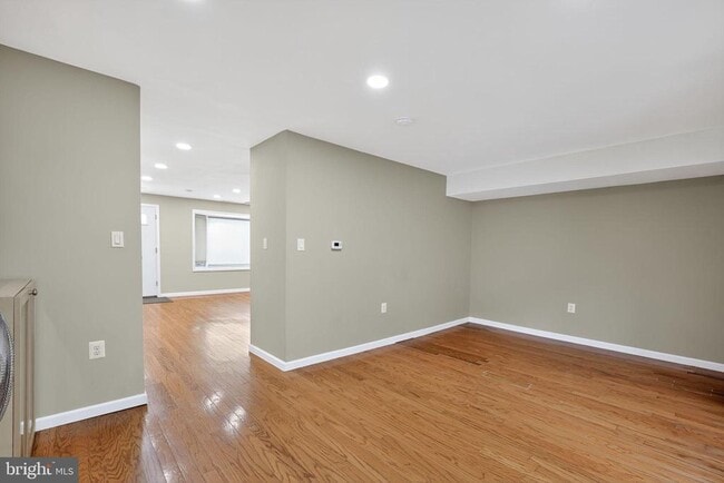 Building Photo - 680 Azalea Dr