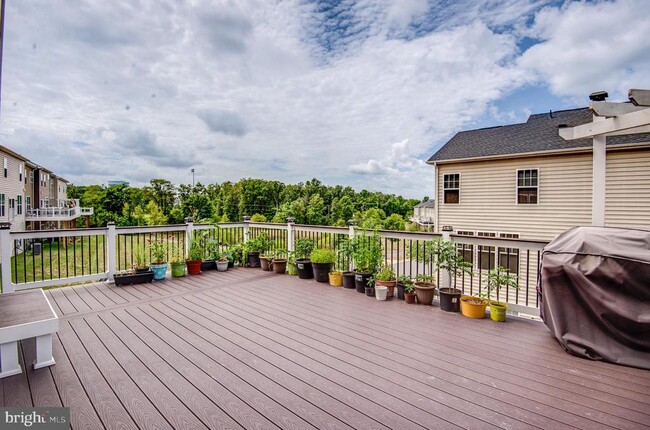 Building Photo - 22283 Pinecroft Terrace