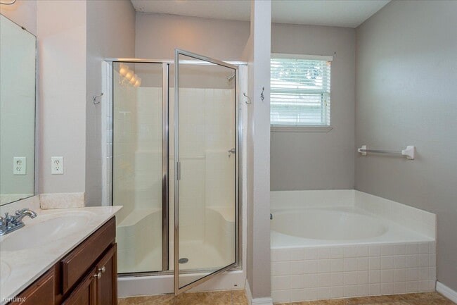 Building Photo - 4 br, 2.5 bath House - 1709 Madison Ivy Ci...