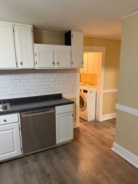 Building Photo - 122 Clark St