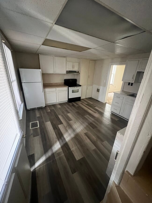 Building Photo - 225 Poplar St