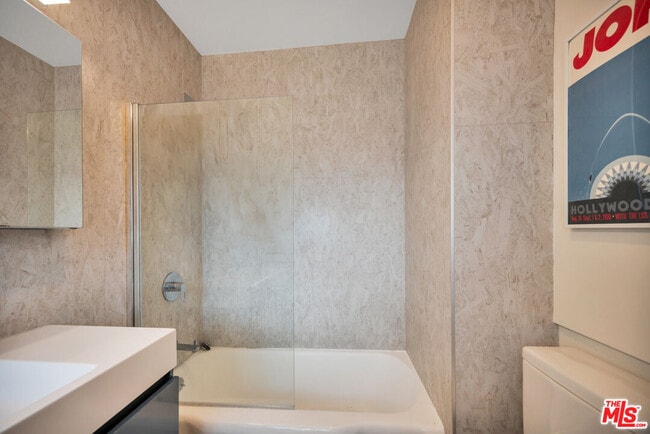 Building Photo - 380 Tamarac Dr