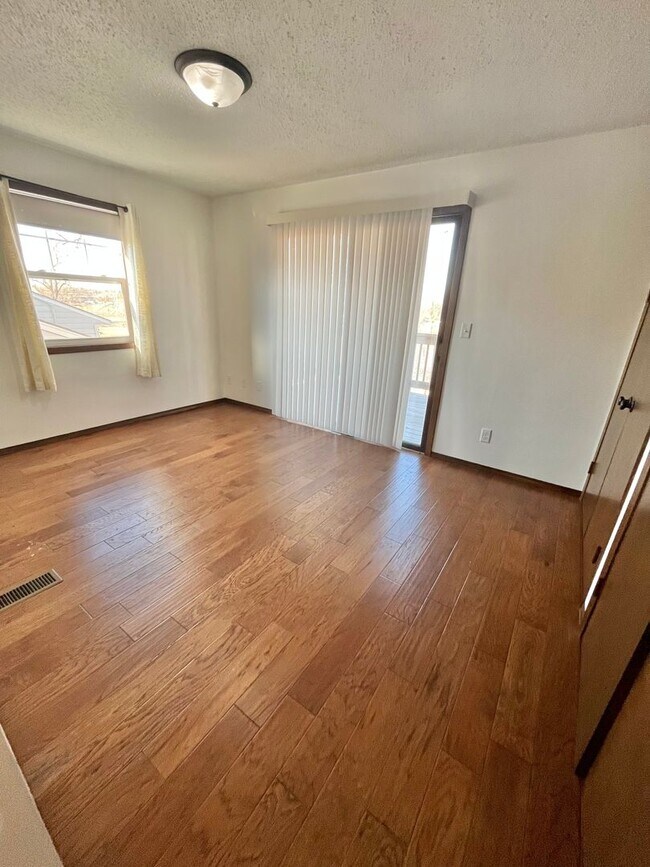 Building Photo - 3 Bed/2 Bath Lakefront Rental Home in Sioux Falls!