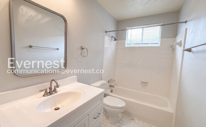 Building Photo - 6406 Summer Ridge Dr