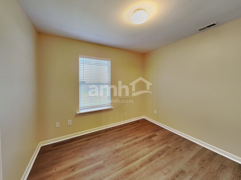 Building Photo - 322 Brookview Dr
