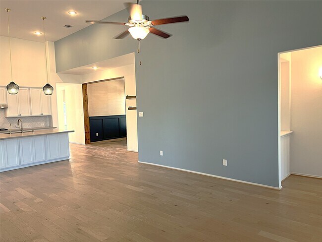 Building Photo - 1502 Munson Valley Rd