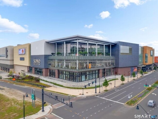 Building Photo - 14 Sniffen St