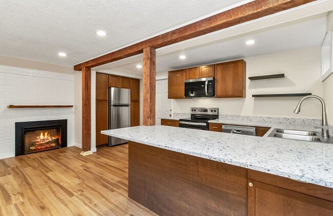 Building Photo - Stylish in Snohomish