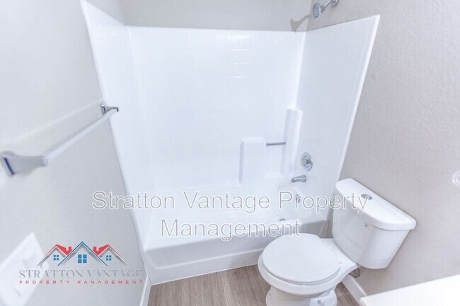 Building Photo - 1915 S 39th St