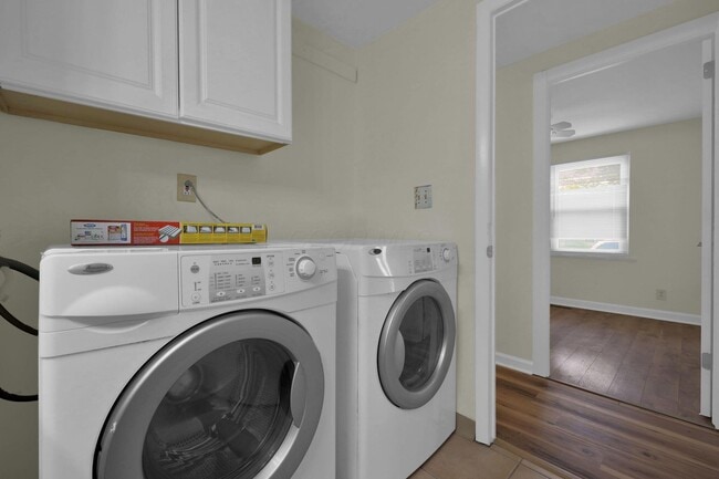 Building Photo - 470 Amesbury Dr