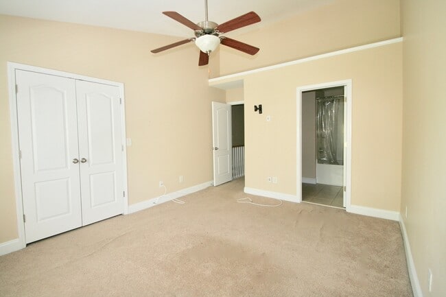 Building Photo - 2 BED/2.5 BATH Townhome in Magnificent Wesley Heights West End District