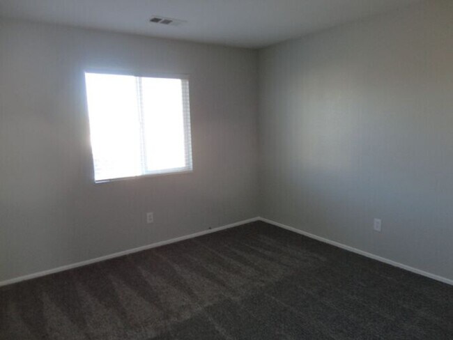 Building Photo - Beautiful 4 + 2.5 Home Palmdale