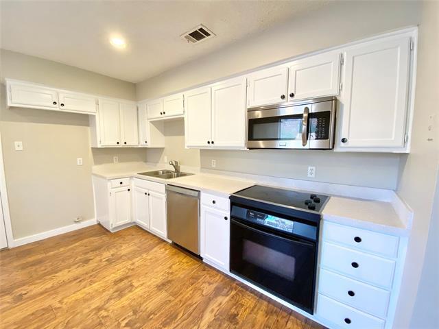 Building Photo - 5911 Teal Ridge Dr