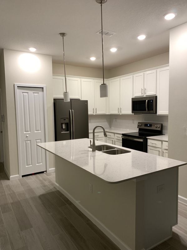 Building Photo - 9890 Red Eagle Dr