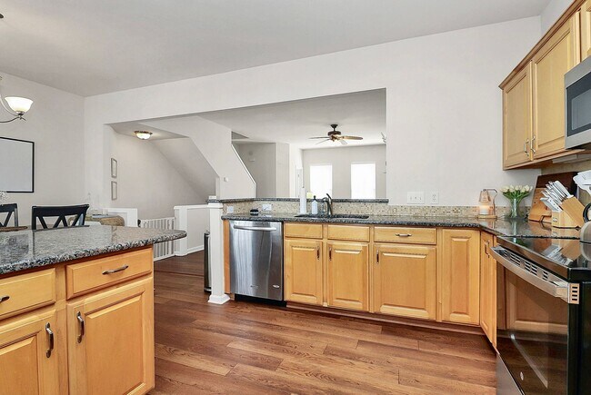 Building Photo - South Park Townhome for Rent!