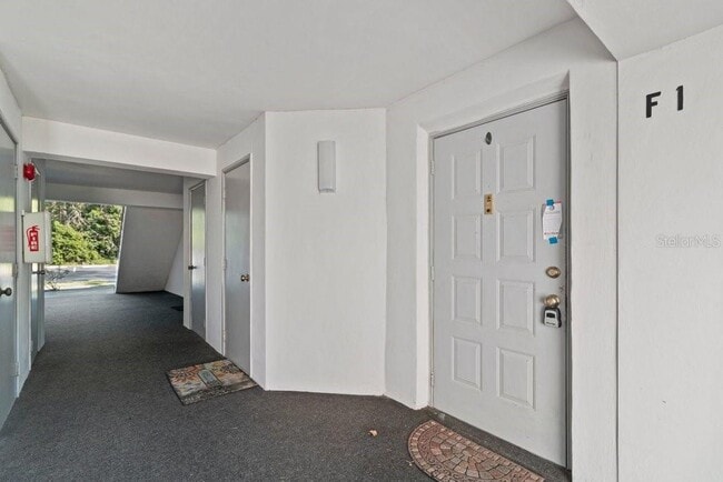 Building Photo - 1372 Pine Ridge Cir E