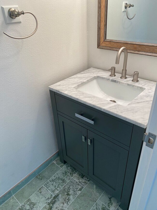 Building Photo - Beautifully Remodeled St. Helena Townhome with Pool Access & 2-Car Garage