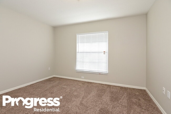 Building Photo - 925 Clearcreek Dr