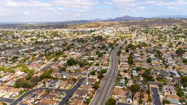 Building Photo - 2369 Ravenwood Dr