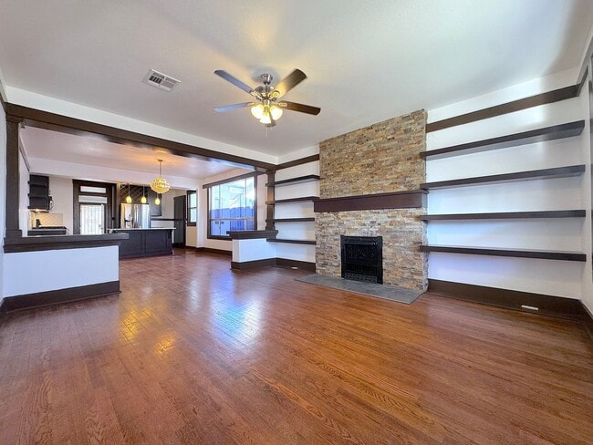 Building Photo - Updated Home with Historic Charm! 3bed/2 bath Refrig A/C across from Park! Water Included!