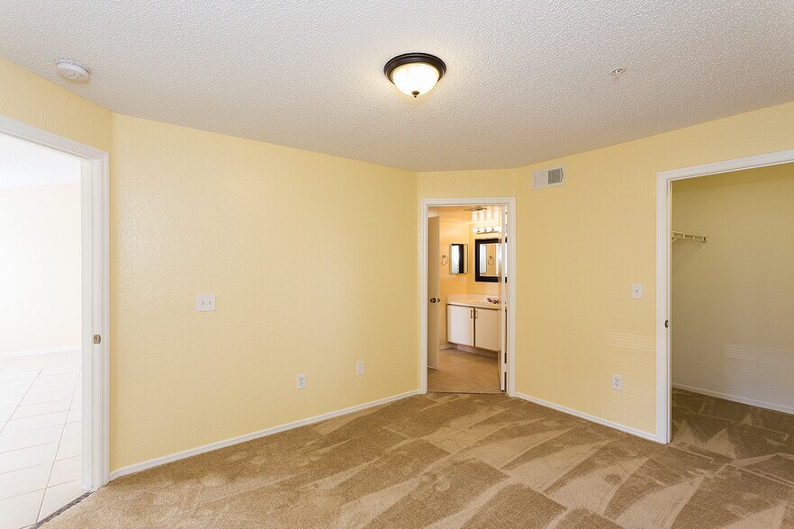 Building Photo - 2208 Antigua Pl