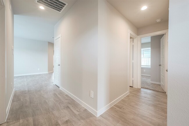 Building Photo - 2920 Gunnersbury Dr