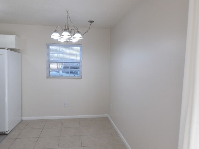 Building Photo - Updated 1/2 Duplex