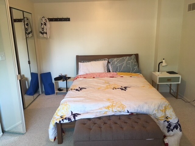 Building Photo - 525 Long Shore Dr