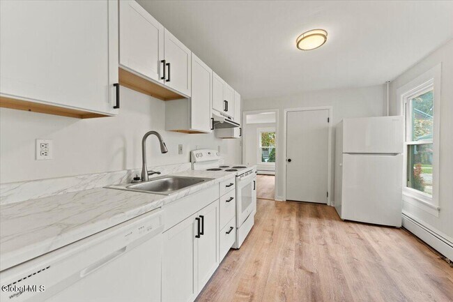 Building Photo - 53 White St