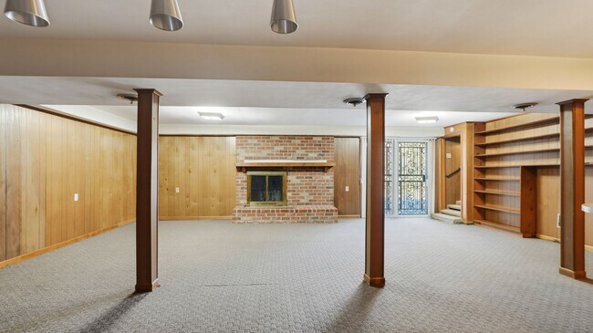 Building Photo - 3 bedroom Cleveland home!