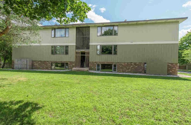 Primary Photo - 4901 Universal Dr