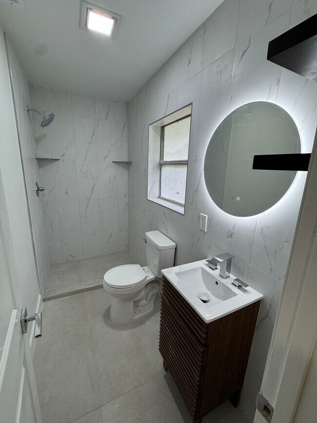 Building Photo - 3 Bedroom , 2 Bath in Orlando!