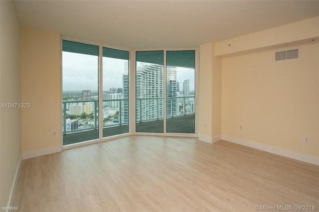 Building Photo - 2 br, 2.5 bath  - 1900 N Bayshore Dr # 3