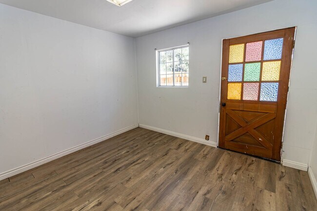 Building Photo - 804 Robinhood Blvd