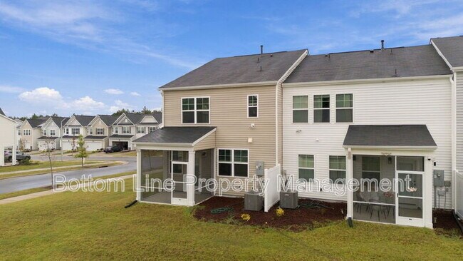 Building Photo - 5000 Arkose Dr