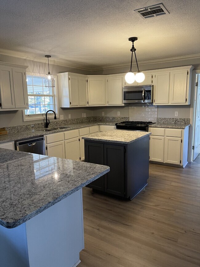 Building Photo - 309 Darbonne Dr