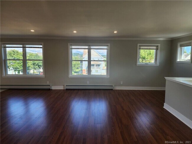 Building Photo - 120 Downing St