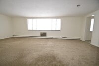 Building Photo - 1077 East Ave