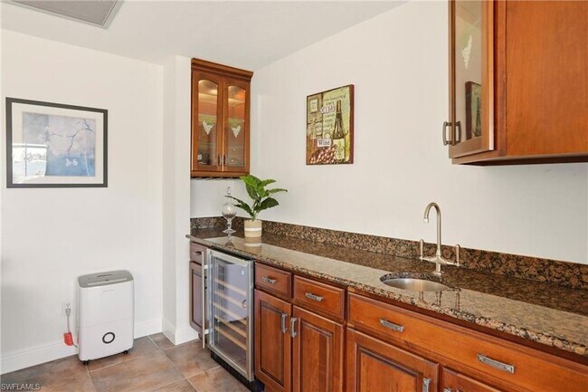 Building Photo - 339 Landmark St