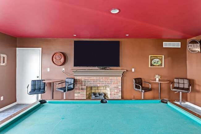 Building Photo - 301 S Front St