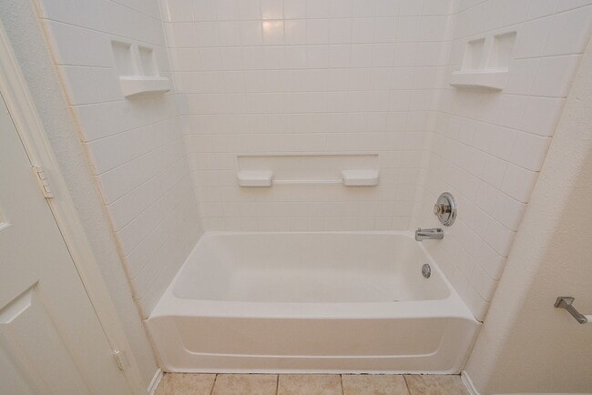 Building Photo - 18326 Thicket Grove Rd