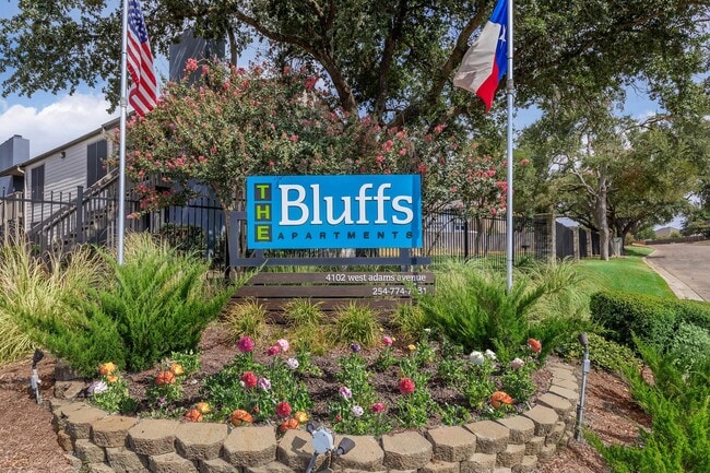 Building Photo - THE BLUFFS