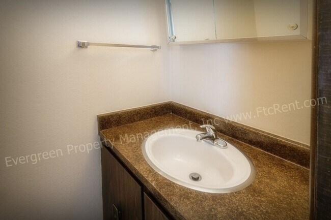 Building Photo - 1707-1721 E 16th St