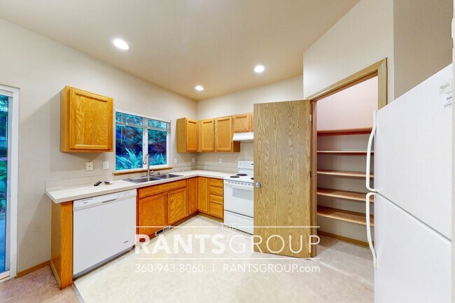 Building Photo - Great Location!  Quiet Neighborhood!