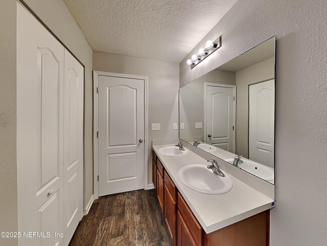 Building Photo - 8048 Meadow Walk Ln