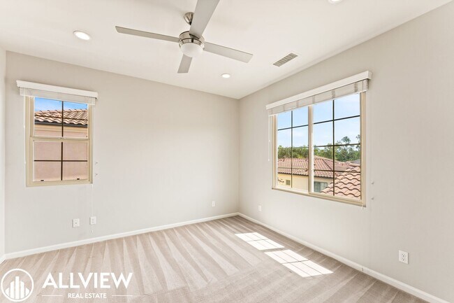 Building Photo - Your Next Home Awaits – Beautiful 3-Bedroom Irvine Townhome