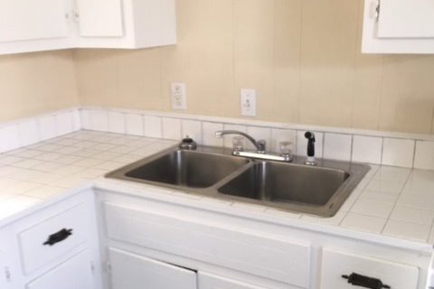 Ceramic Tile Countertop & Backsplash - 2725 Wren Dr