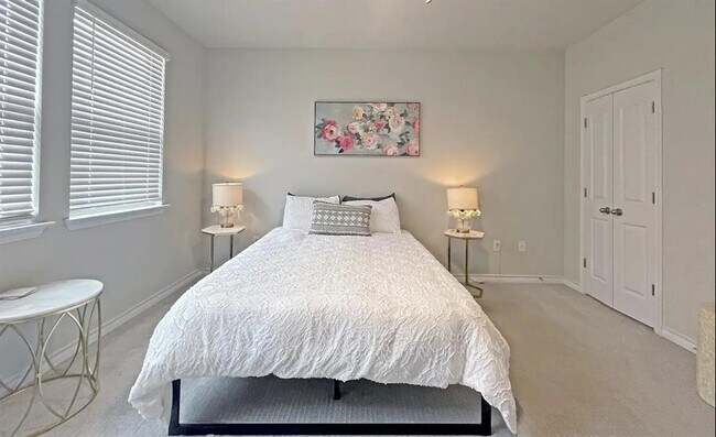 Building Photo - 7516 Saginaw Dr