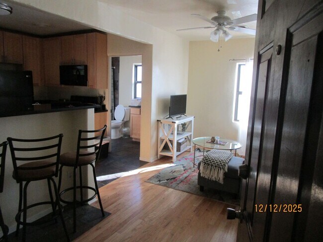 Building Photo - 2001 Gold Ave SE